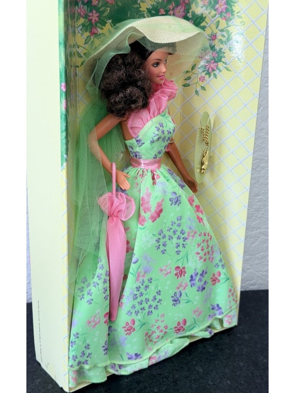 2001 Barbie Simply Charming Hispanic Doll Special Edition Mattel 54243 - Picture 8 of 12